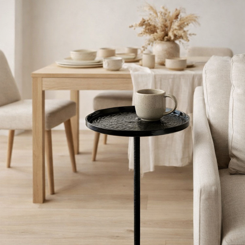 Table d'appoint Colin Noir en situation