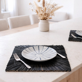 Set de table en jonc de mer noir (lot de 2, 4 ou 6) 36 cm | Set de table carré rectangulaire VARNA (noir) en situation