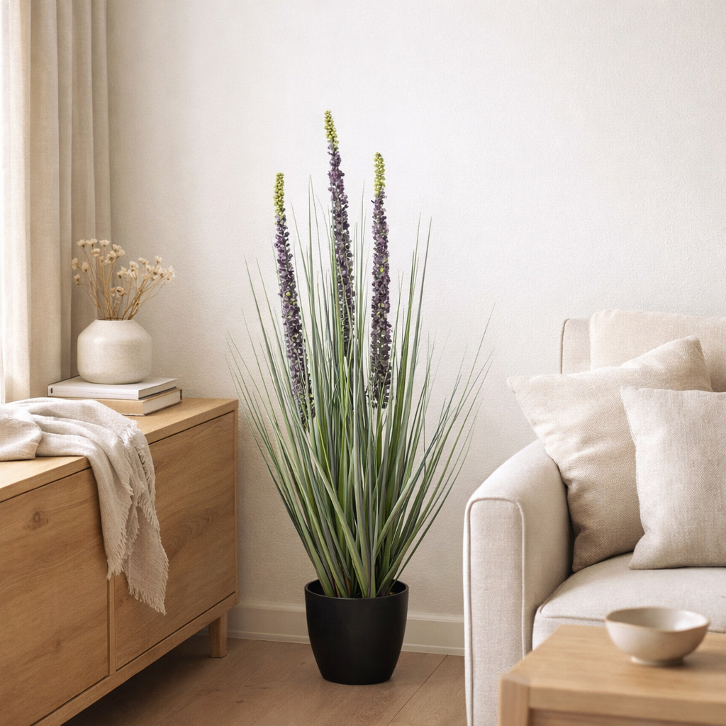 Plante artificielle ornementale violette en situation