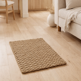 Tapis en jonc de mer 72x45 cm tissé à la main à partir de fibres naturelles NIRAMA Tapis de paillasson rectangulaire en situation