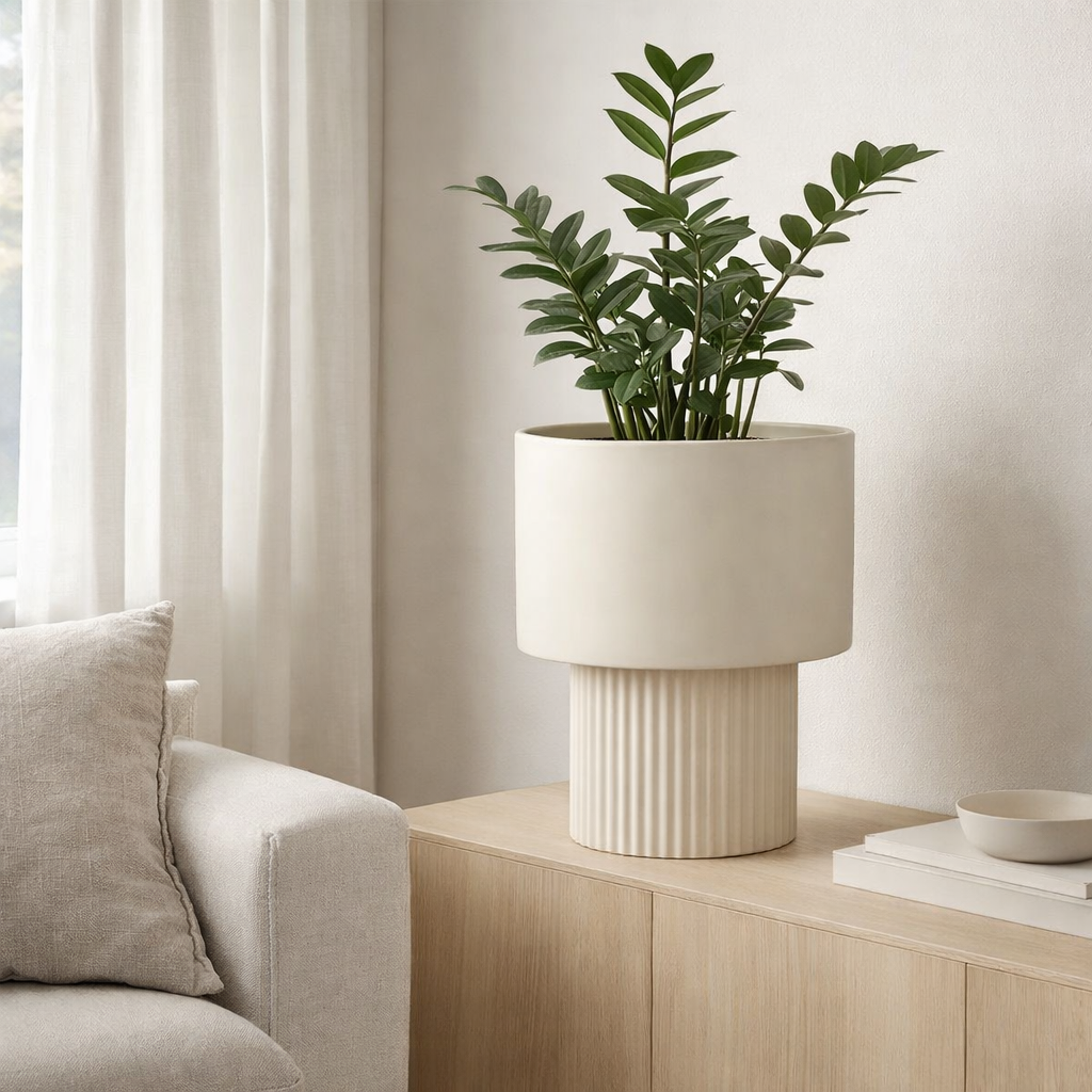 Pot de fleurs intérieur Lux Blanc cassé en situation