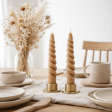 Bougie de table Twist Marron clair en situation