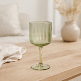 Service de verres à vin Merlot Vert clair en situation