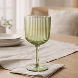 Service de verres à vin Merlot Vert clair en situation