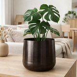Pot de fleurs à l'intérieur de Benson Marron foncé en situation