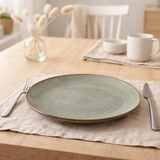 Assiette plate Tabo Vert en situation