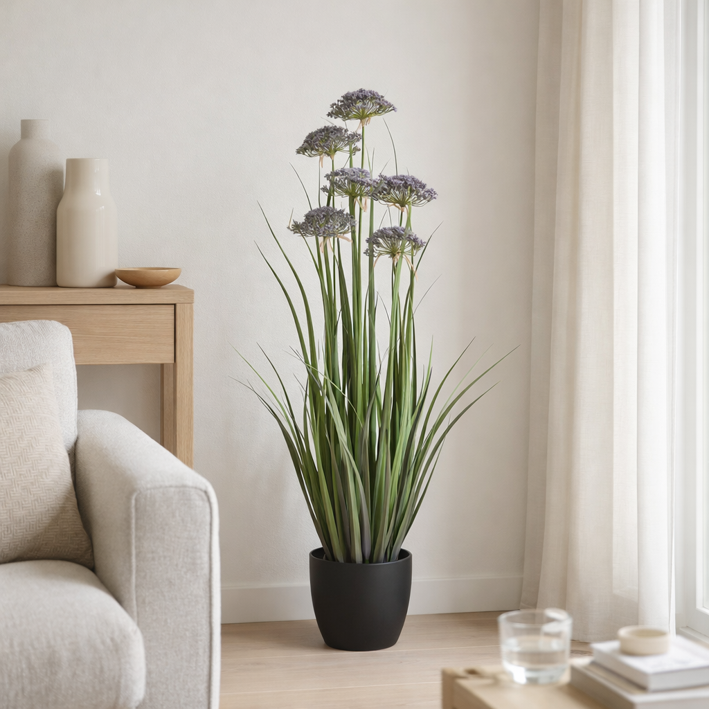 Plante artificielle ornementale violette en situation