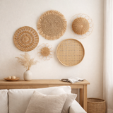 Ensemble de décoration murale Boho – Paniers muraux en rotin – Tenture murale naturelle – Décoration murale tissée – Ensemble de 5 assiettes murales faites à la main (Ø 15-45 cm) PENIDA en situation