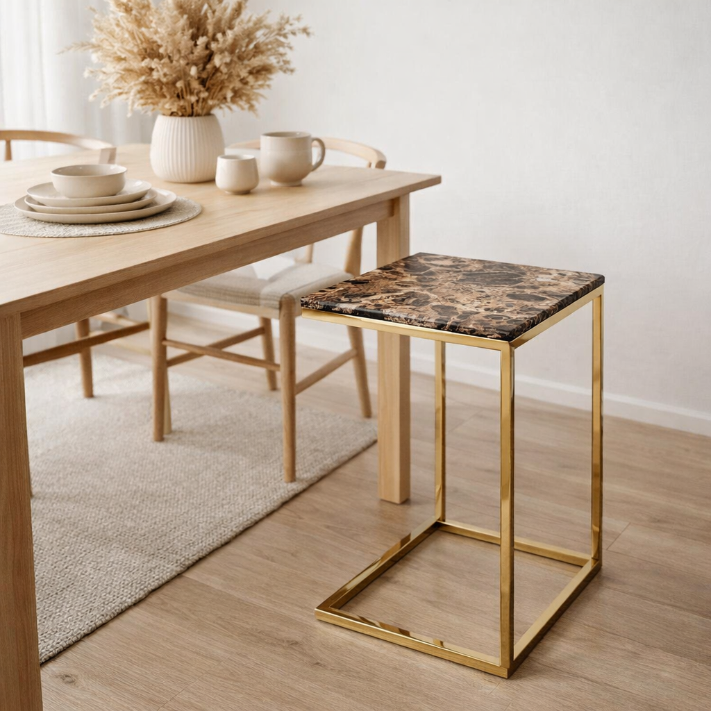 Table pour ordinateur portable Marbre Doré en situation