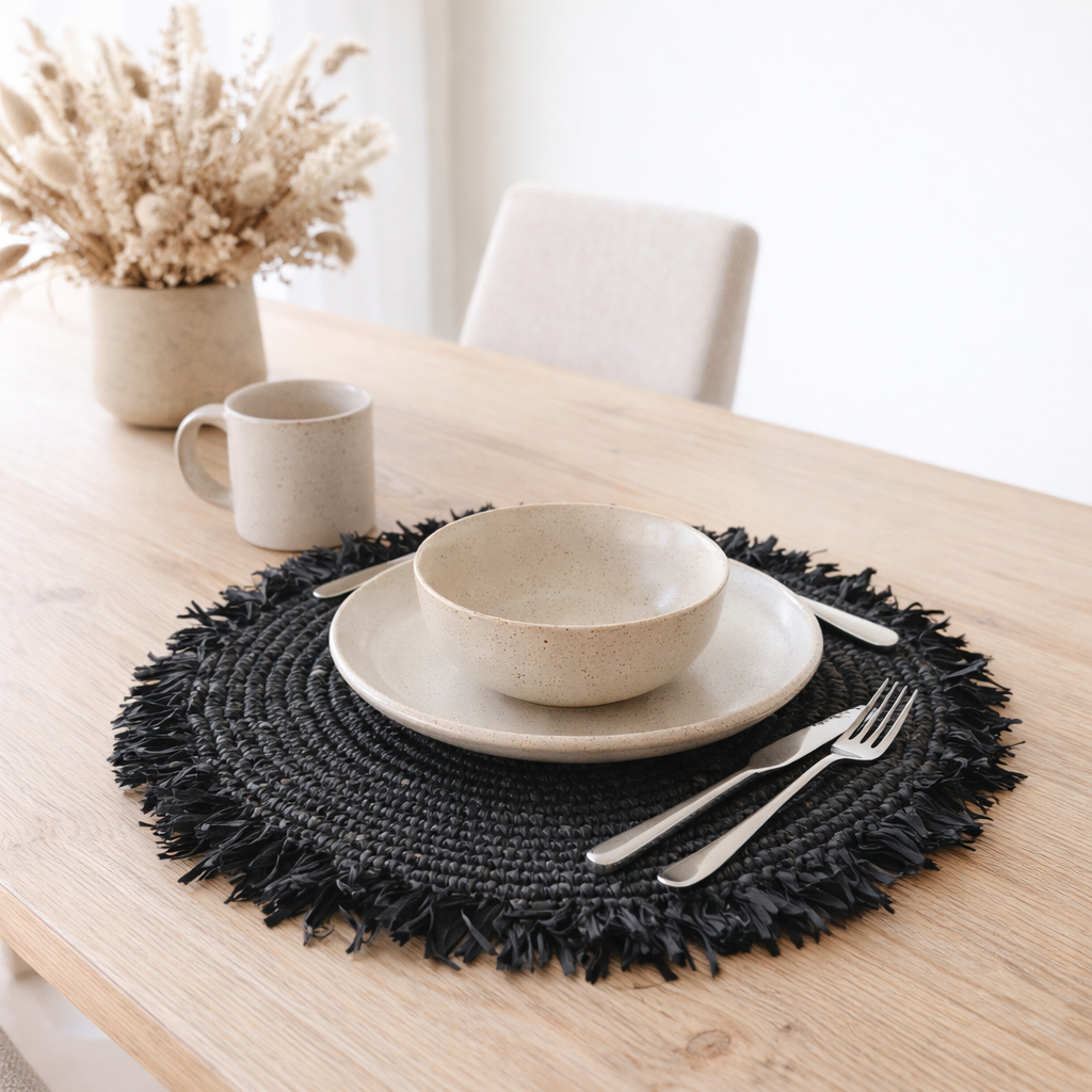 Set de table Boho noir (lot de 2, 4 ou 6) set de table 45 cm avec franges AMBON en raphia en situation