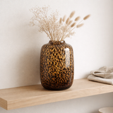 Vase Guépard Marron Grand en situation