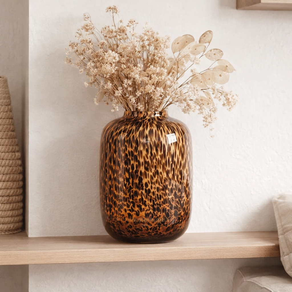 Vase Guépard Marron Petit en situation
