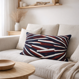 Coussin brodé Sasha Rubis 40 x 65 en situation