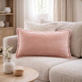 Coussin uni Fara Pink 40 x 65 en situation