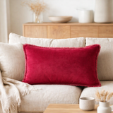 Coussin uni Fara Rubis 40 x 65 en situation