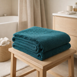 Drap de bain Julia Pétrole 90 x 150 en situation