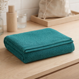 Serviette de toilette Bora Paon 50 x 100 en situation
