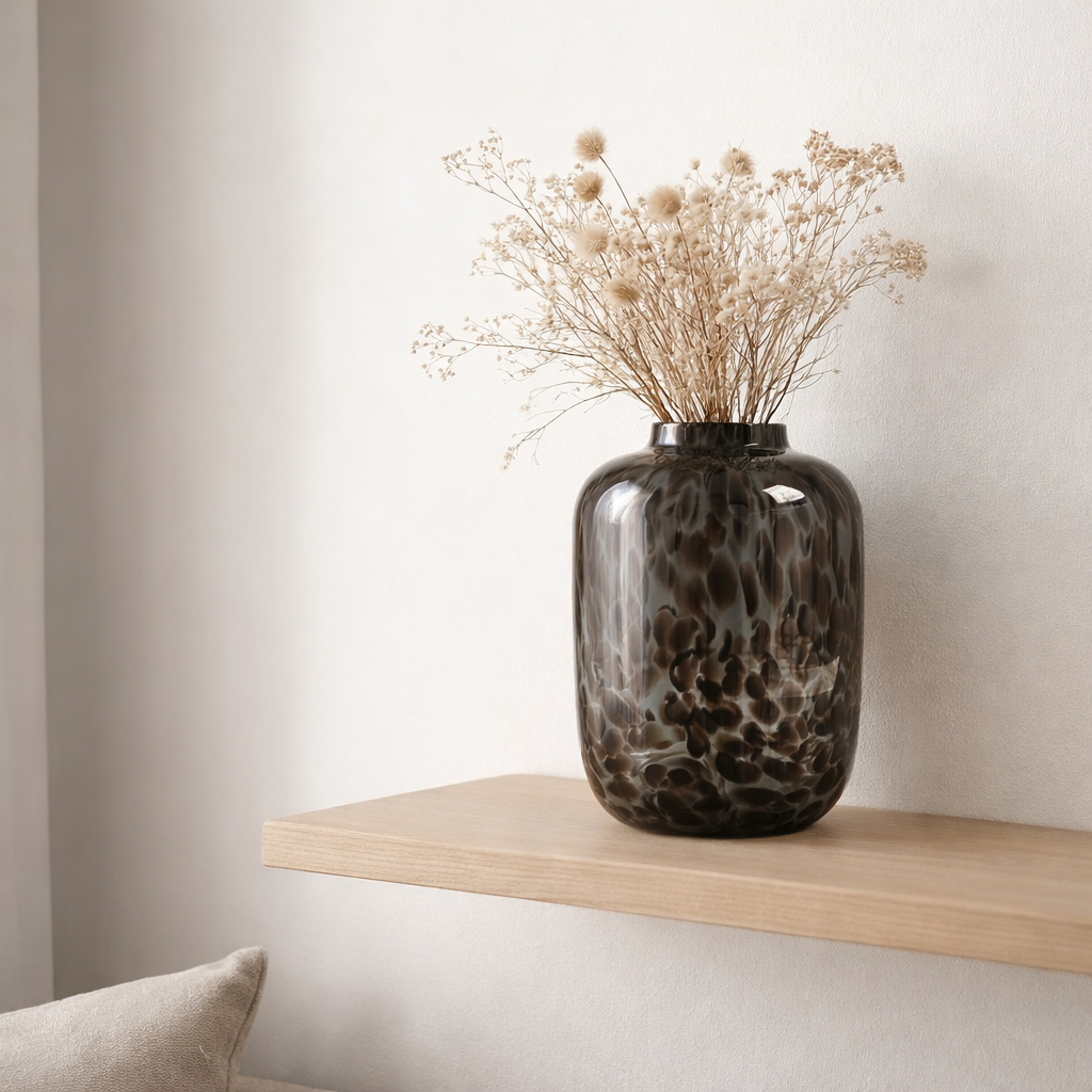 Vase Guépard Fumé Petit en situation