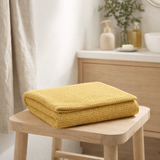 Serviette de toilette Bora Curry 50 x 100 en situation