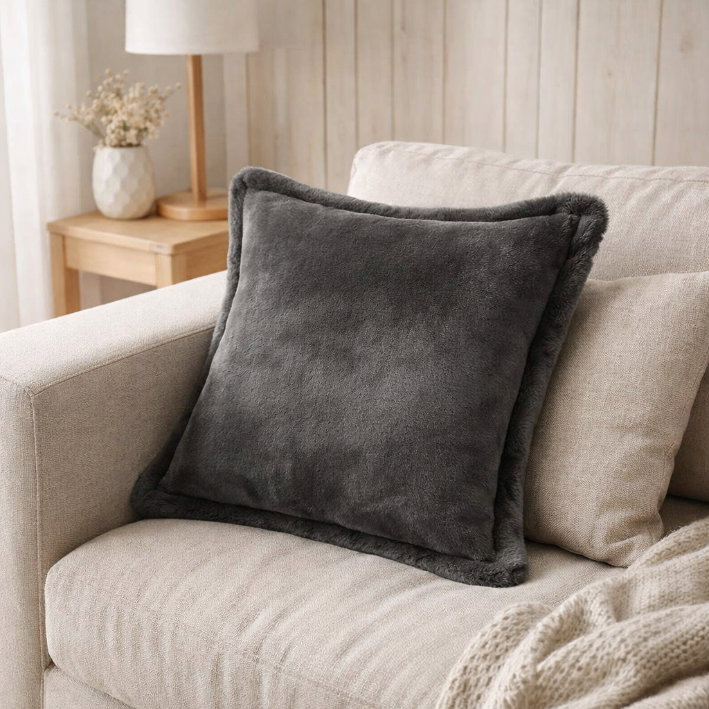 Coussin Tender Asphalte 50 x 50 en situation