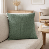 Coussin stonewashed Swami Thym 45 x 45 en situation