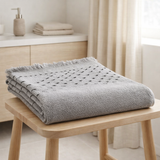 Drap de douche Julia Gris 70 x 140 en situation