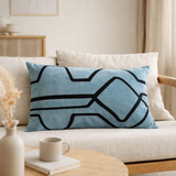 Coussin Fara brodé Quartz 40 x 65 en situation
