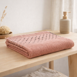 Serviette de toilette Julia Blush 50 x 100 en situation