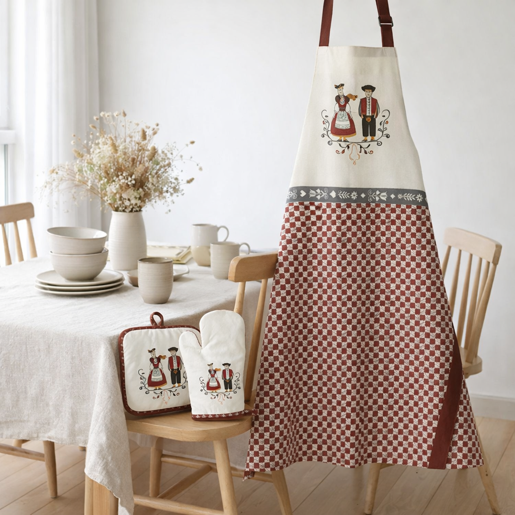 Tablier de cuisine Elsa Rouge/ecru 72 x 84 en situation