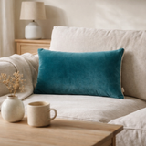 Coussin uni Elise Riviera 30 x 50 en situation