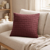 Coussin Stonewashed Swami Prune 45 X 45 en situation