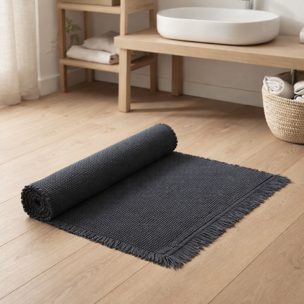 Tapis de bain uni Elly Ombre 54 x 64 en situation