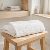 Drap de bain Zoé Craie en situation