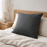 Taie d'oreiller Kala Carbone 65 x 65 en situation