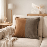 Coussin uni Fara Ombre 40 x 65 en situation