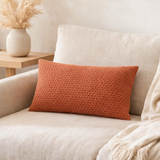 Coussin stonewashed Maia Citrouille 30 x 50 en situation