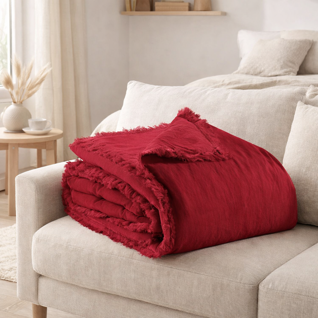 Plaid uni Fara Rubis 135 x 200 en situation