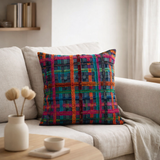 Coussin brodé Soline Multico 45 x 45 en situation