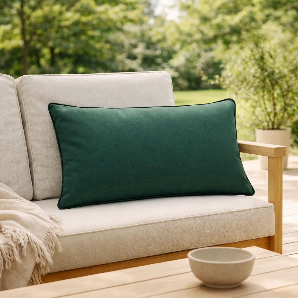 Coussin uni Alga outdoor Epicea 40 x 65 en situation
