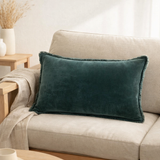 Coussin uni Fara Corinthe 40 x 65 en situation