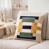 Coussin brodé Bertille Cobalt 45 x 45 en situation