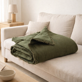Plaid uni Laly Olive 135 x 200 en situation