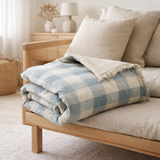 Plaid imprimé Kate Myosotis 135 x 200 en situation