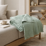 Plaid uni Laly Opaline 135 x 200 en situation
