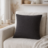 Coussin recyclé Maia Carbone 45 x 45 en situation