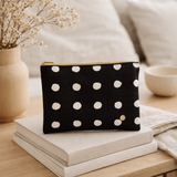 Pochette mia caviar m 14 x 19 x 1 en situation