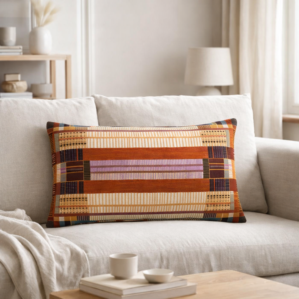 Coussin brodé Kaël Multico 40 x 65 en situation