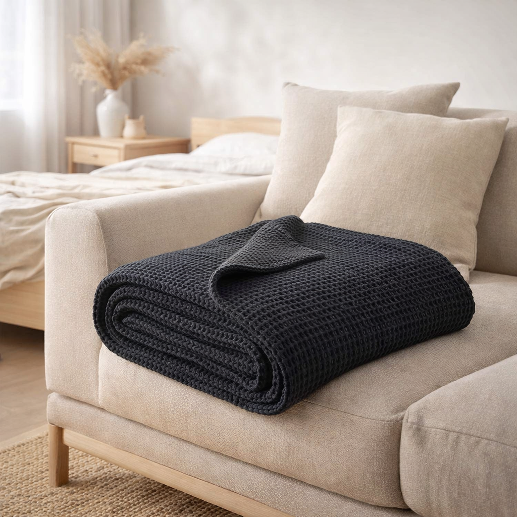 Plaid stonewashed Maia Caviar 140 x 200 en situation