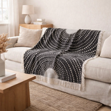 Plaid recyclé Taina Carbone 127 x 160 en situation