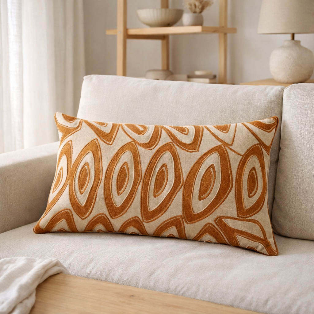 Coussin brodé Leya Cuivre 40 x 65 en situation